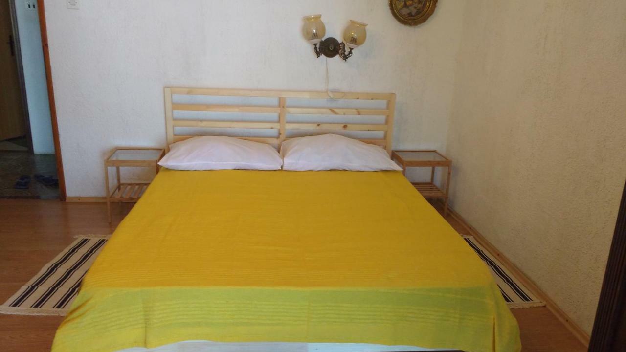 Apartments Bassi Stara Baška Eksteriør billede