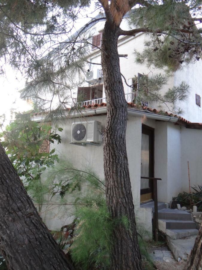 Apartments Bassi Stara Baška Eksteriør billede