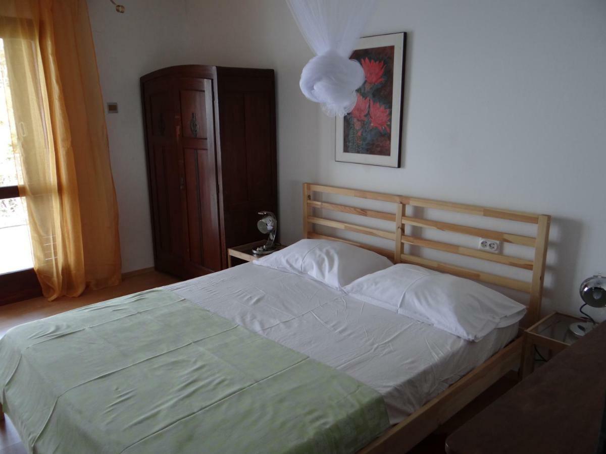 Apartments Bassi Stara Baška Eksteriør billede